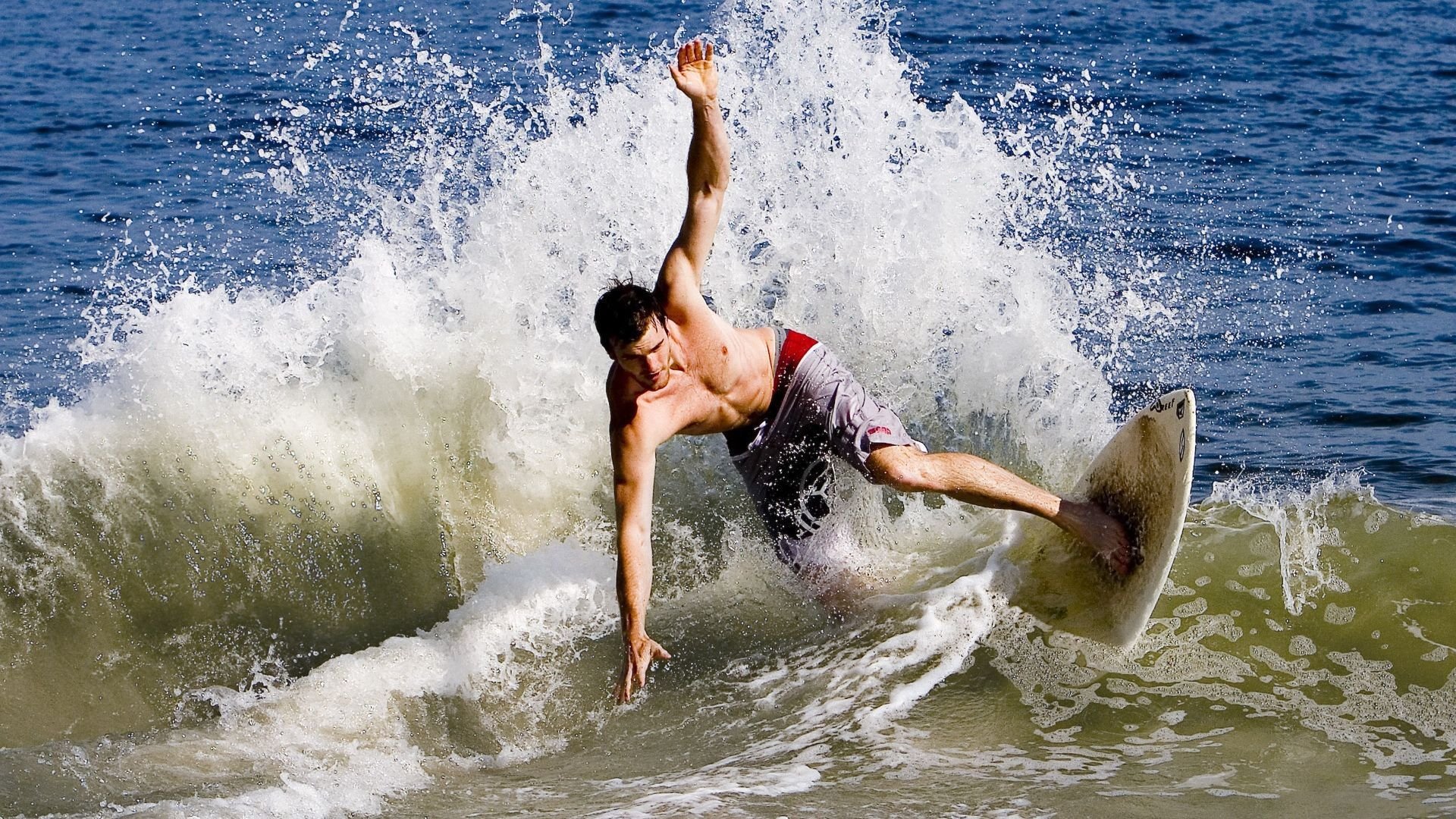 “全球大巡回：跨越五大洲的极限竞速”